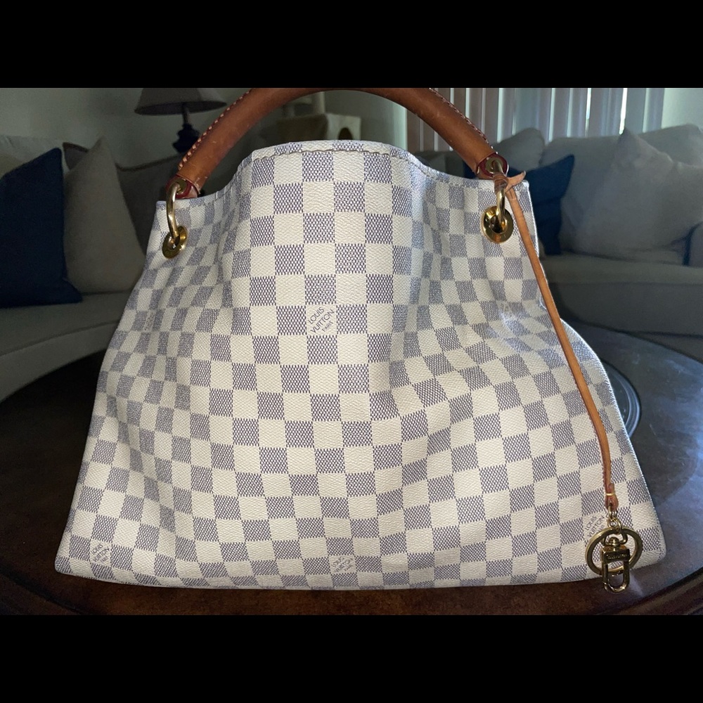 **Authentic** Louis Vuitton Artsy MM
